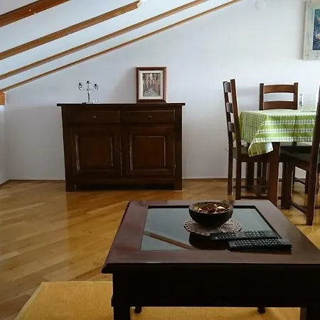 Sunny Attic In * Πόρετς