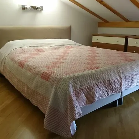 Sunny Attic In Διαμέρισμα *